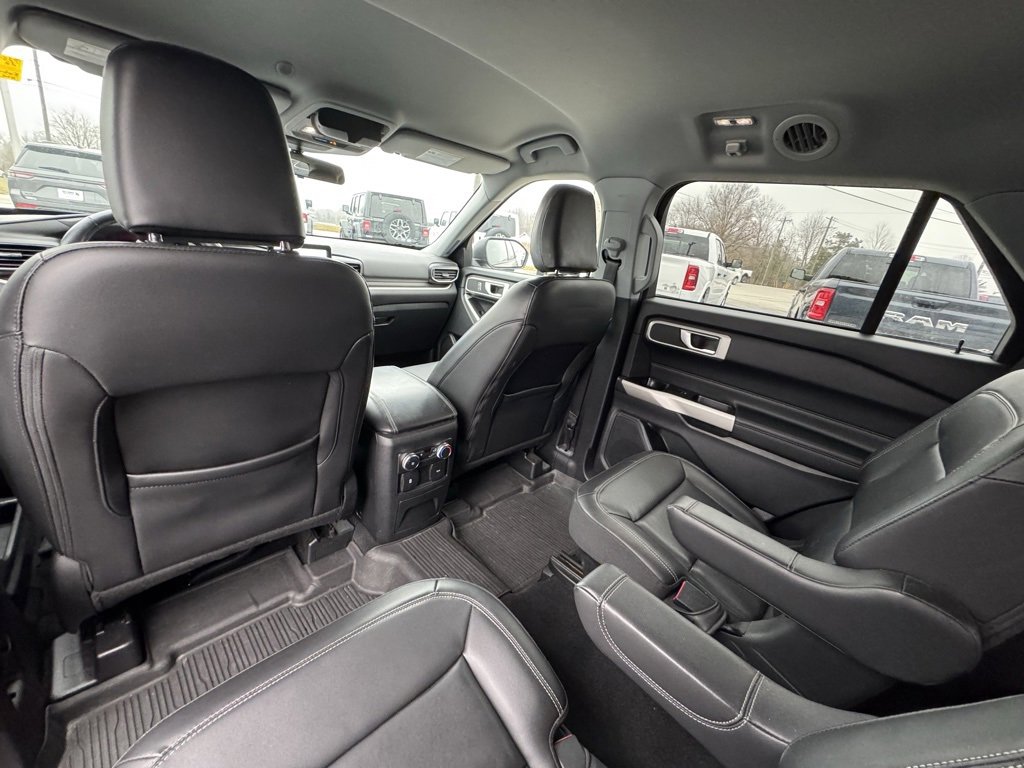 Used 2022 Ford Explorer XLT w/ Equipment Group 202A image 14