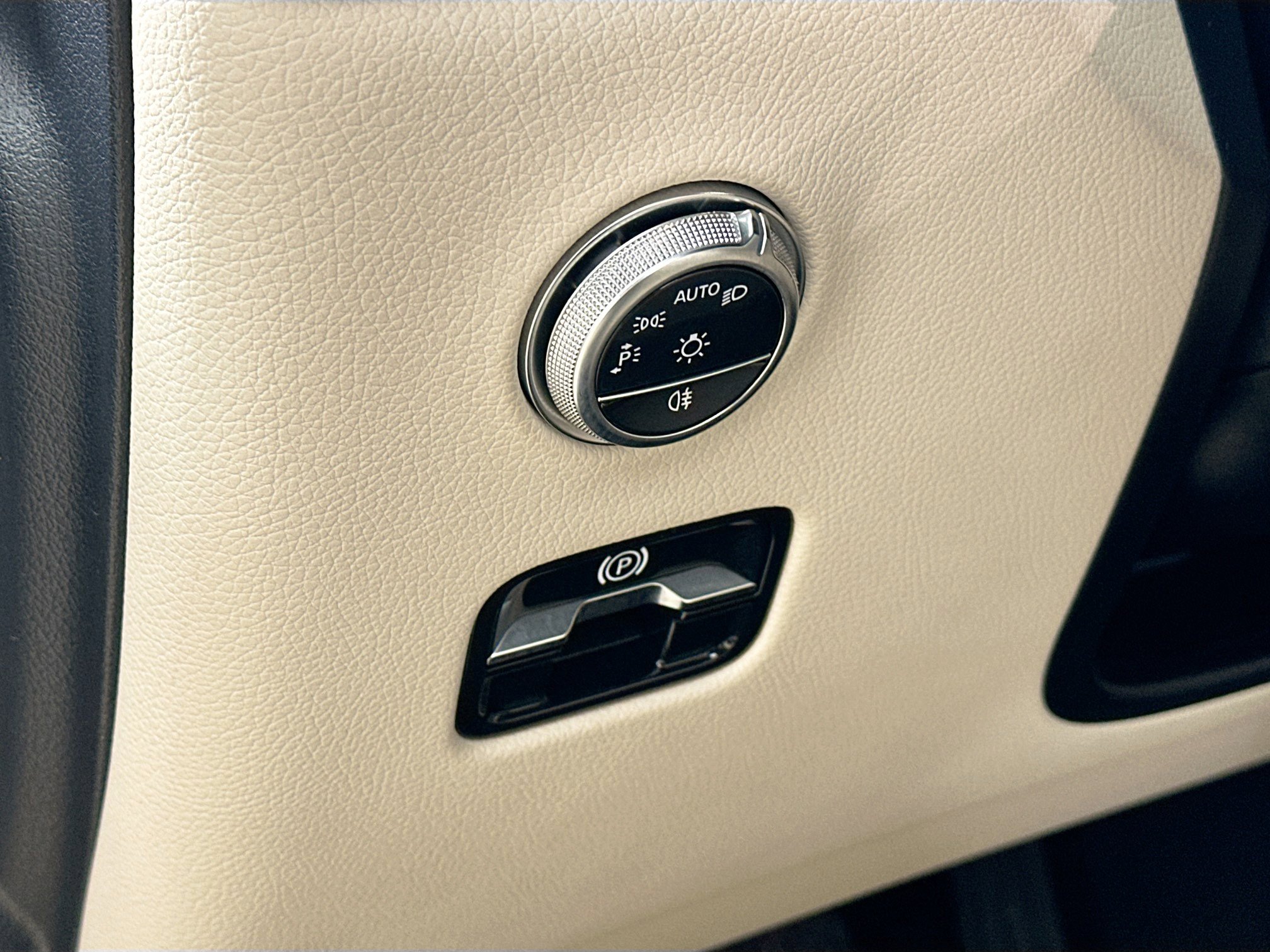 Certified 2024 Mercedes-Benz GLC 300 4MATIC image 10