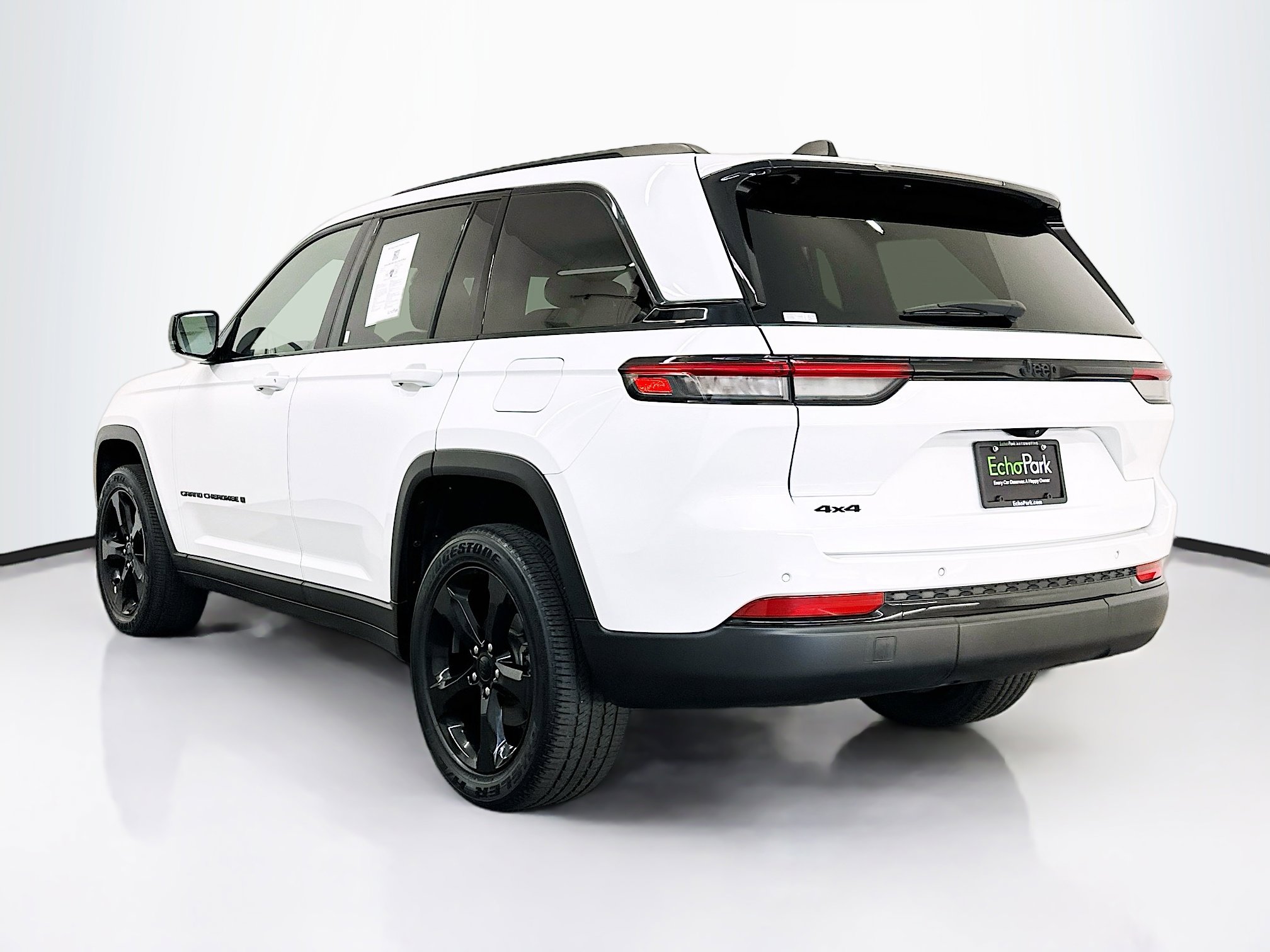 Used 2023 Jeep Grand Cherokee Altitude image 5
