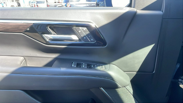 Used 2025 Chevrolet Tahoe Z71 AWD/4WD image 28