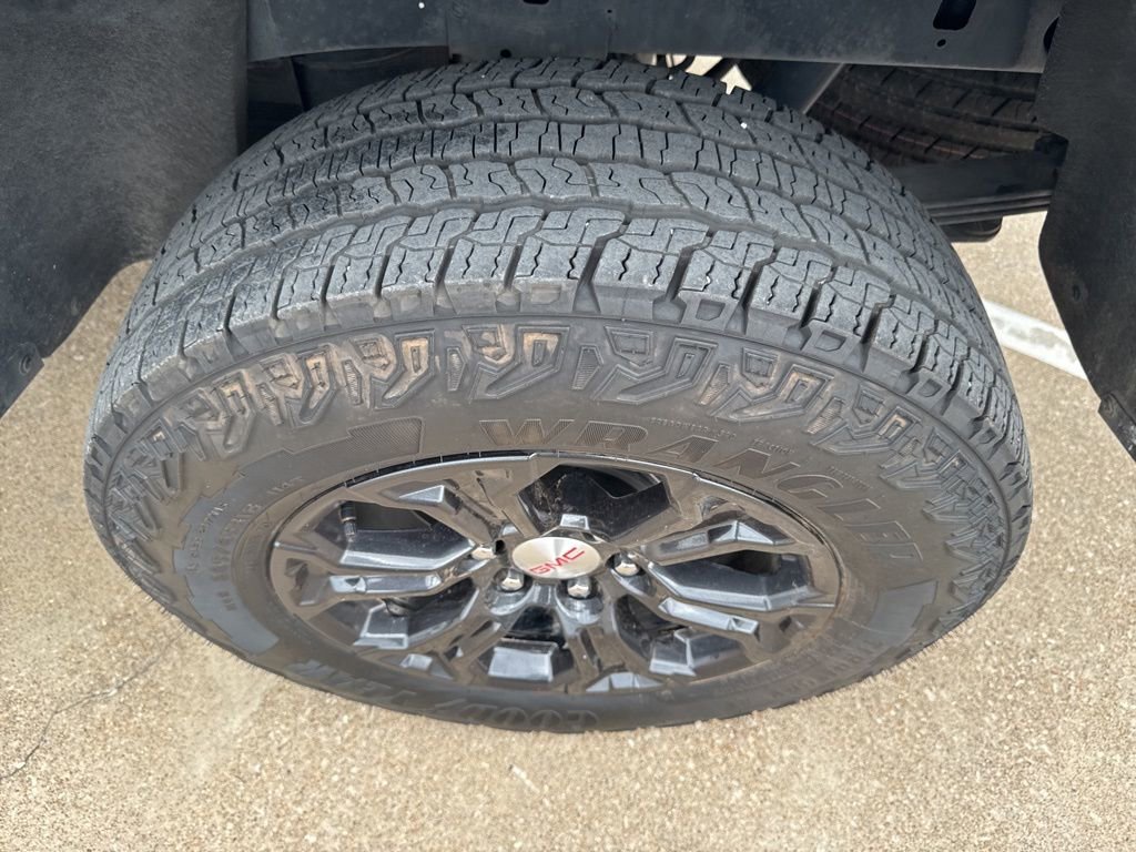 Used 2024 GMC Canyon Elevation image 3