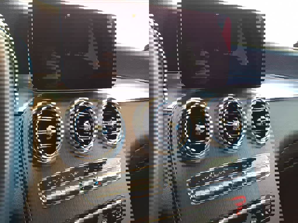 Used 2022 Mercedes-Benz GLC 300 4MATIC image 12