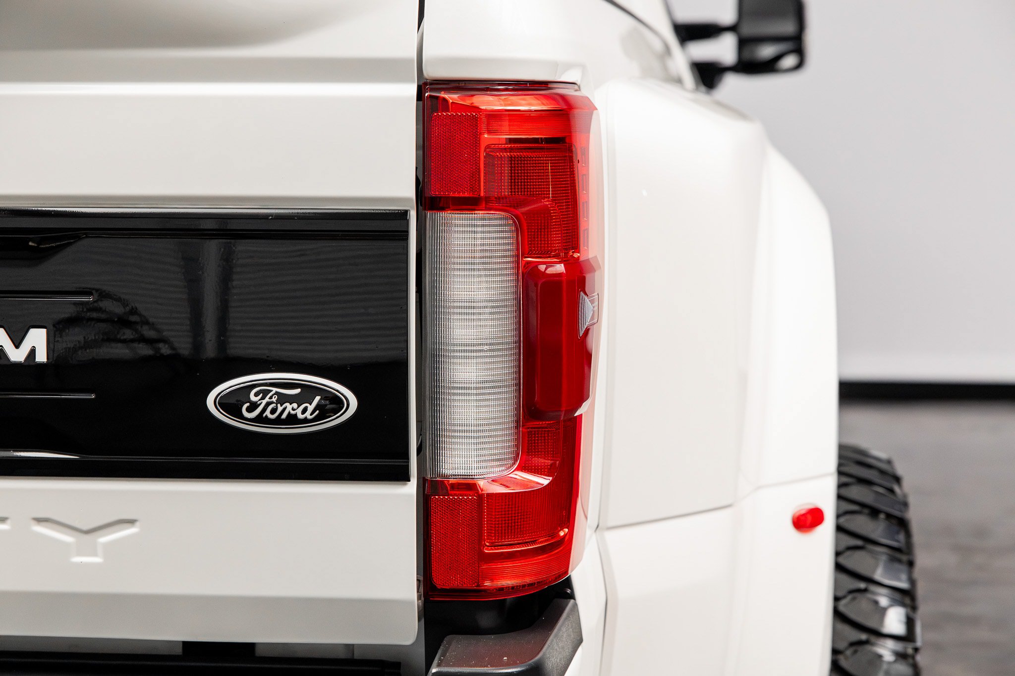 Used 2017 Ford F450 Platinum w/ Platinum Ultimate Package AWD/4WD image 20