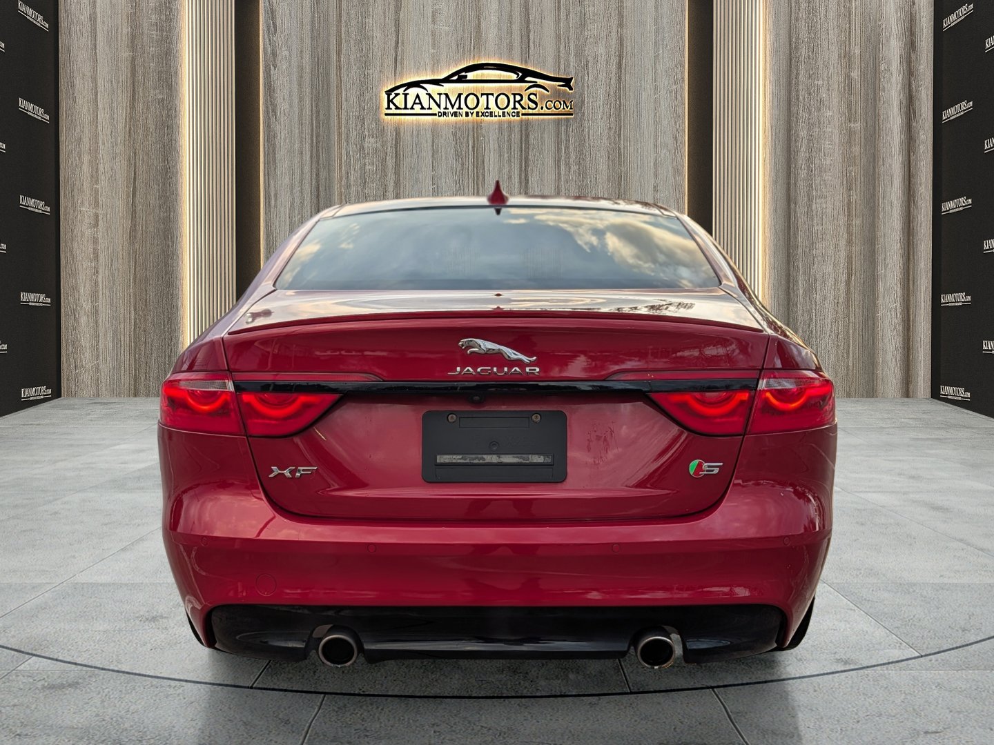 Used 2018 Jaguar XF S image 8