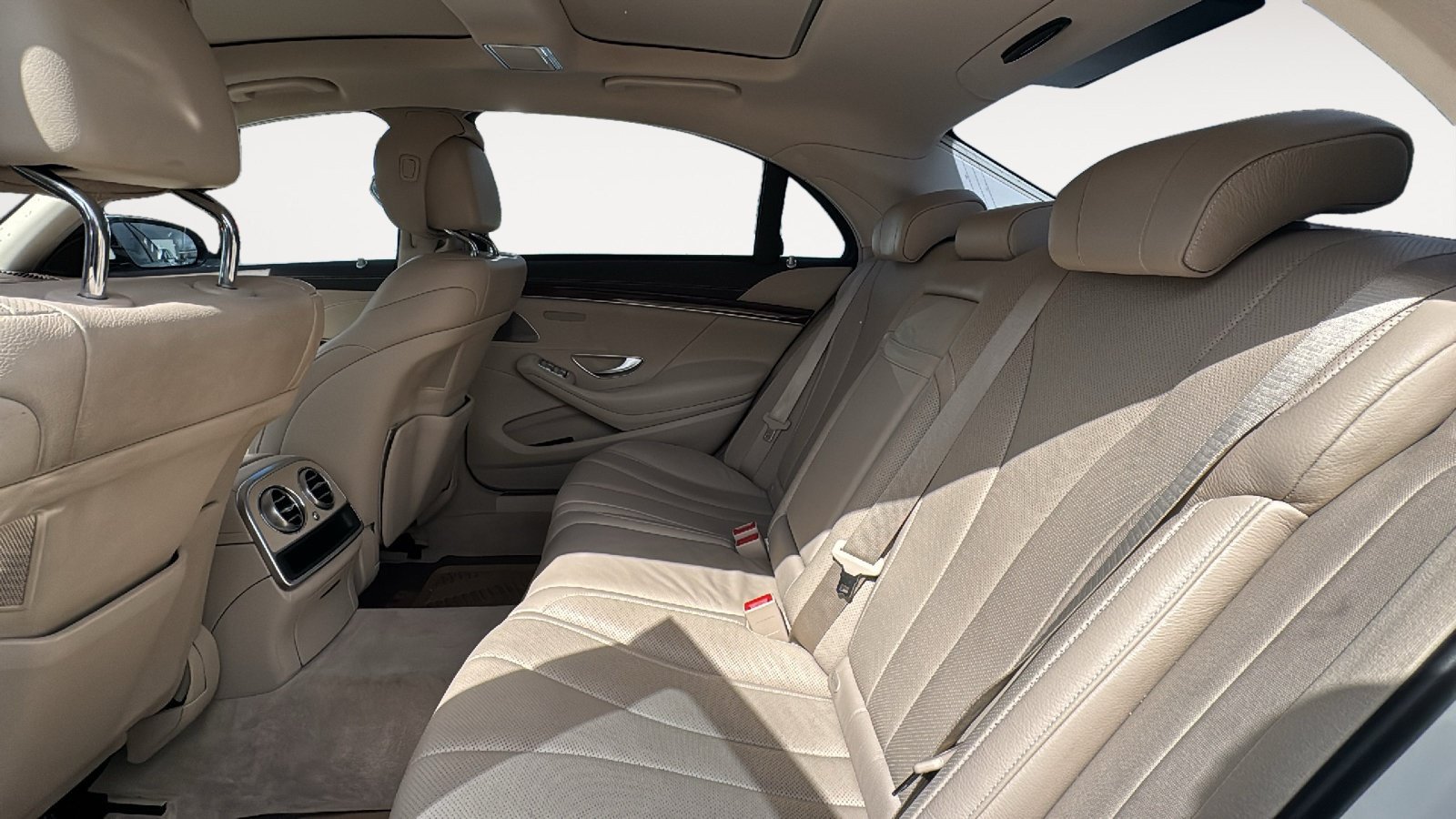Used 2017 Mercedes-Benz S 550 Sedan image 17