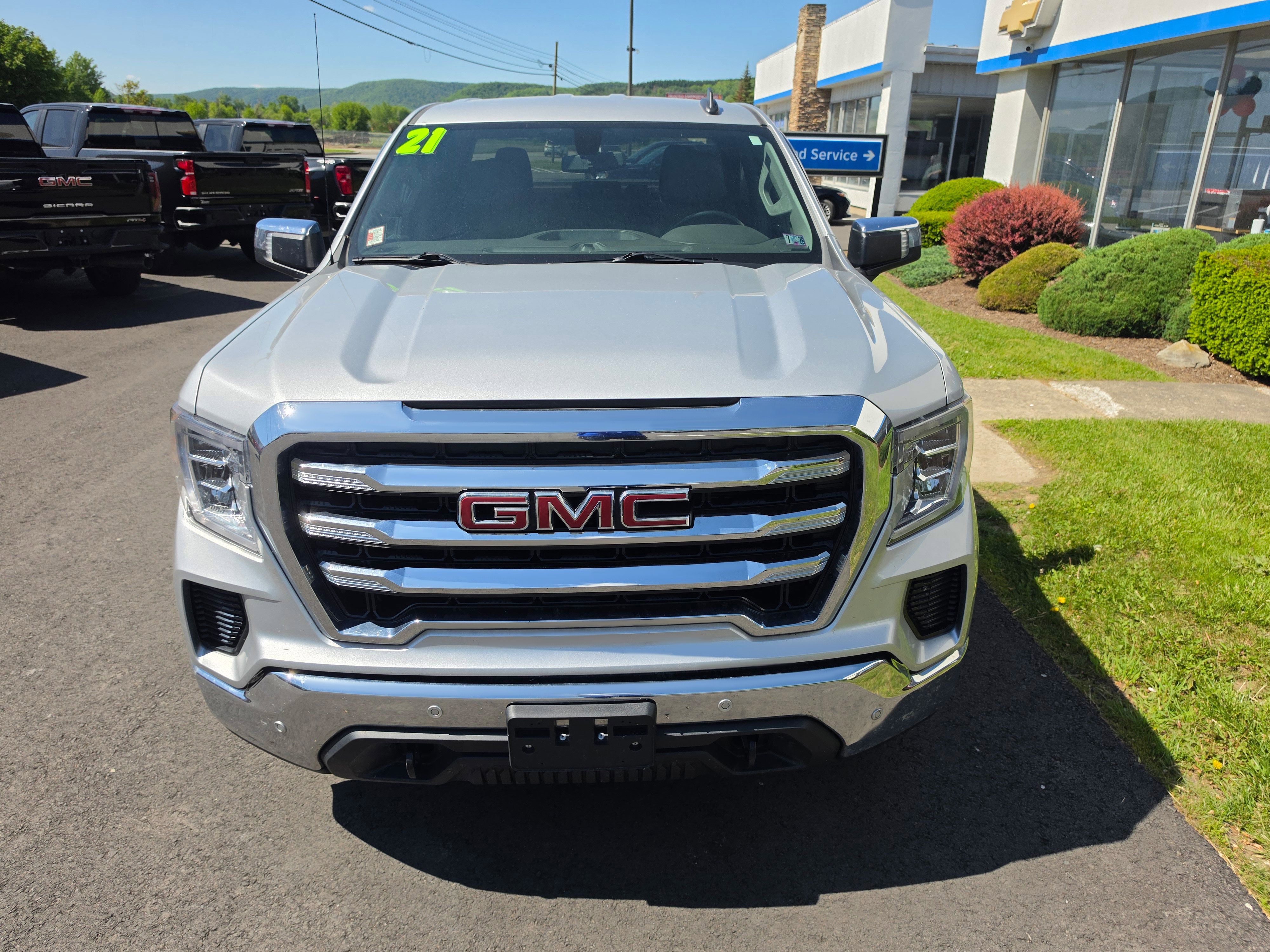 Used 2021 GMC Sierra 1500 SLE w/ Driver Alert Package I AWD/4WD image 9