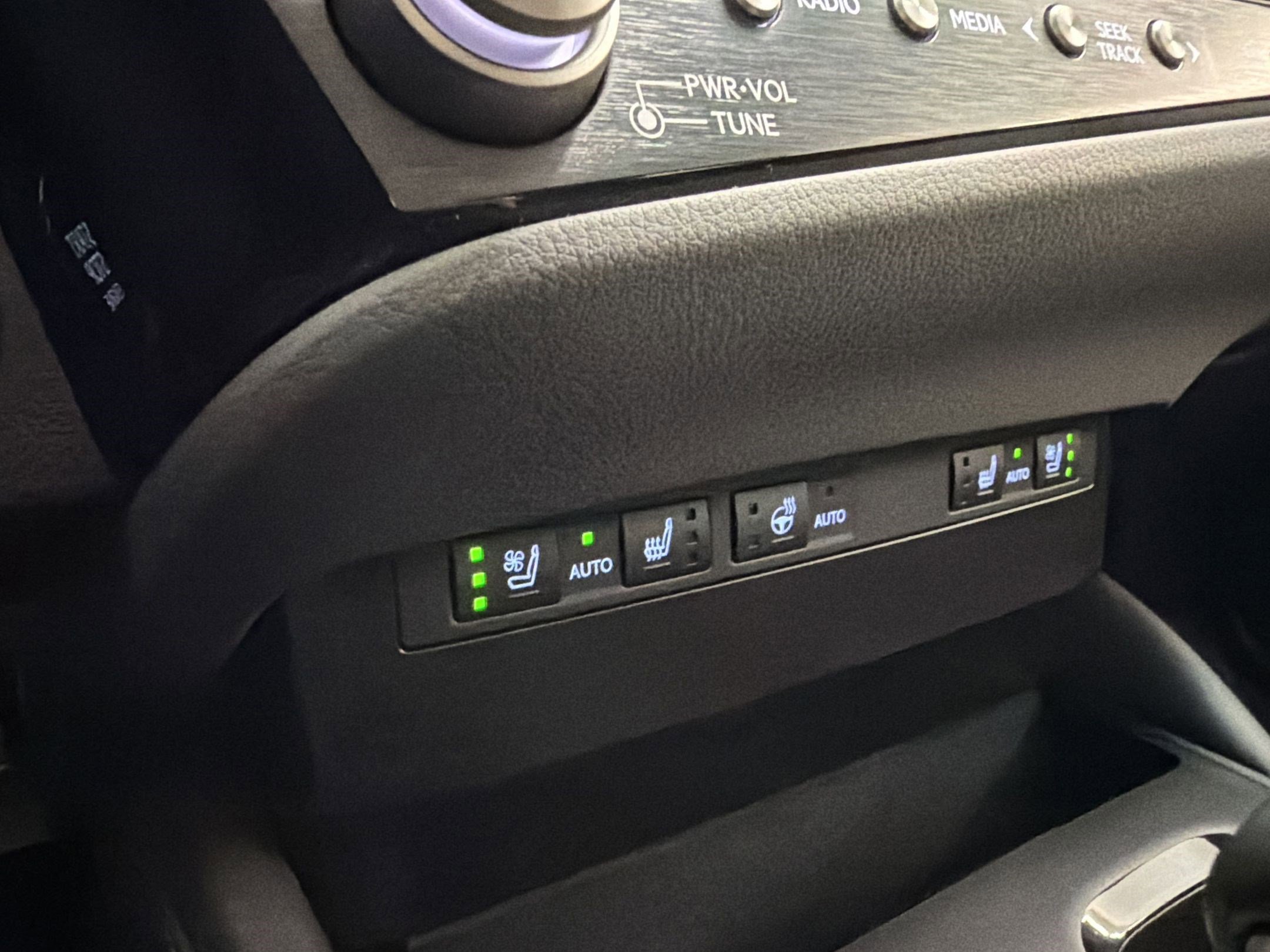 Certified 2024 Lexus ES 350 w/ Premium Package image 20