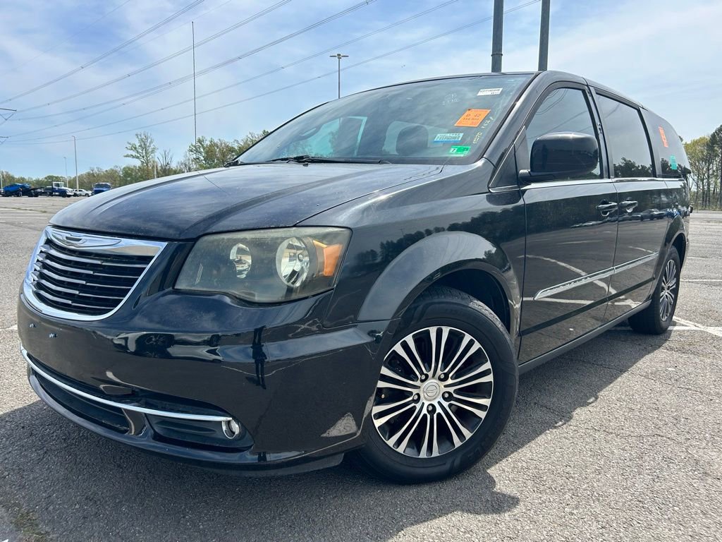 Used 2013 Chrysler Town & Country S FWD image 2
