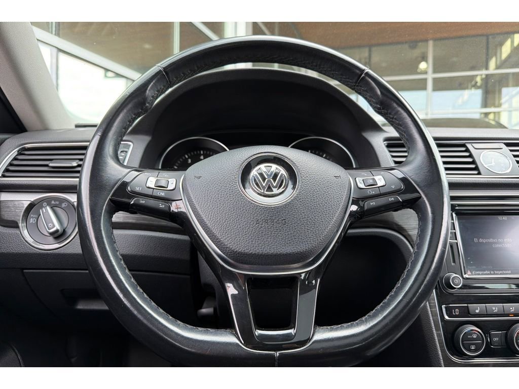 Used 2017 Volkswagen Passat 1.8T SE w/ SE Lighting Package image 24