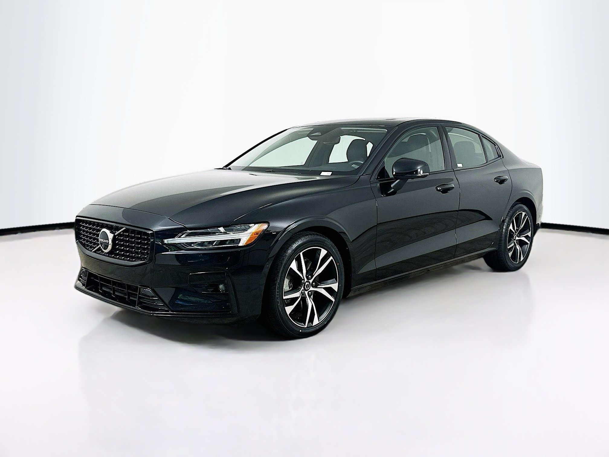 Used 2023 Volvo S60 B5 Plus FWD image 3