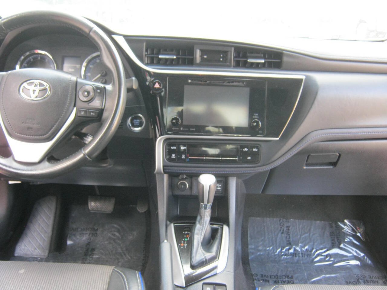 Used 2018 Toyota Corolla SE w/ SE Premium Package FWD image 11