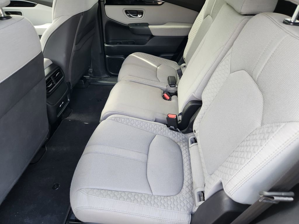Used 2023 Honda Pilot LX image 11