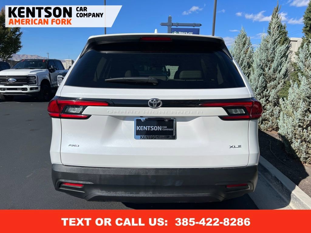Used 2025 Toyota Grand Highlander AWD image 7