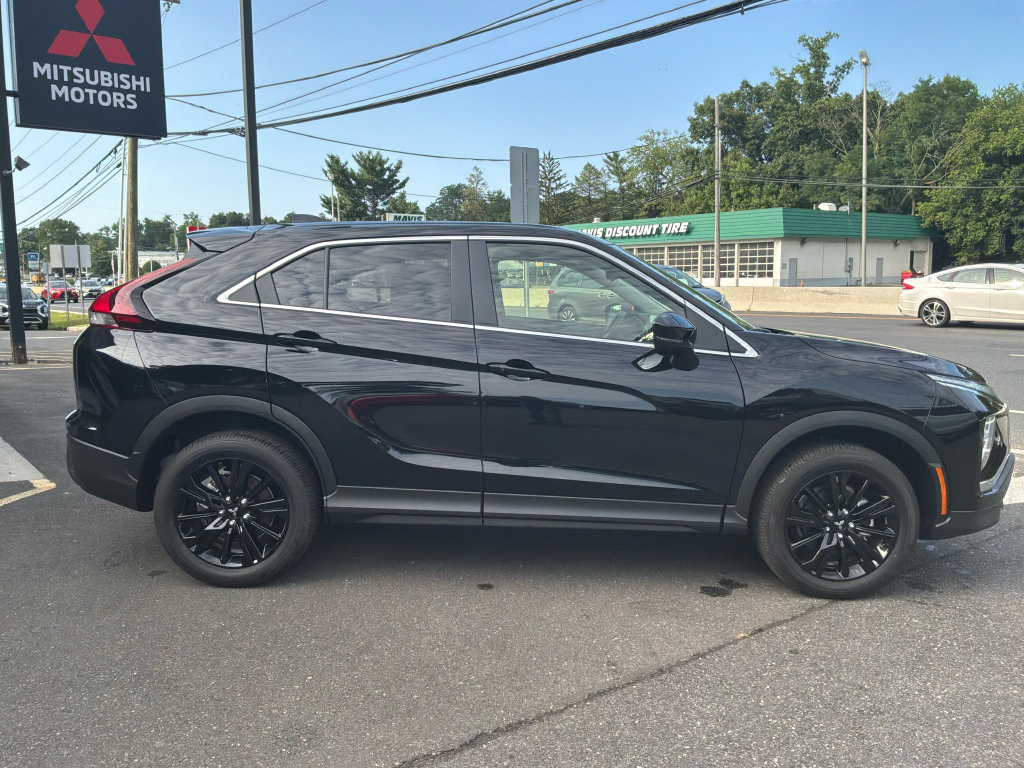 New 2025 Mitsubishi Eclipse Cross LE AWD/4WD image 3
