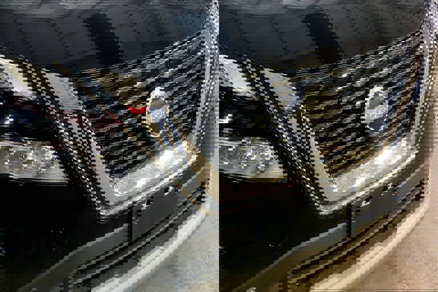 Used 2023 Nissan Rogue SV image 30