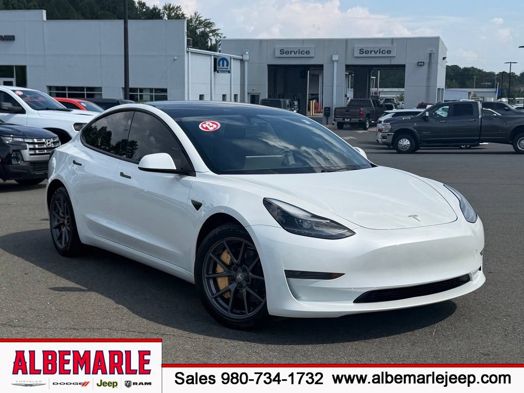 Used 2023 Tesla Model 3 Standard Range RWD image 1