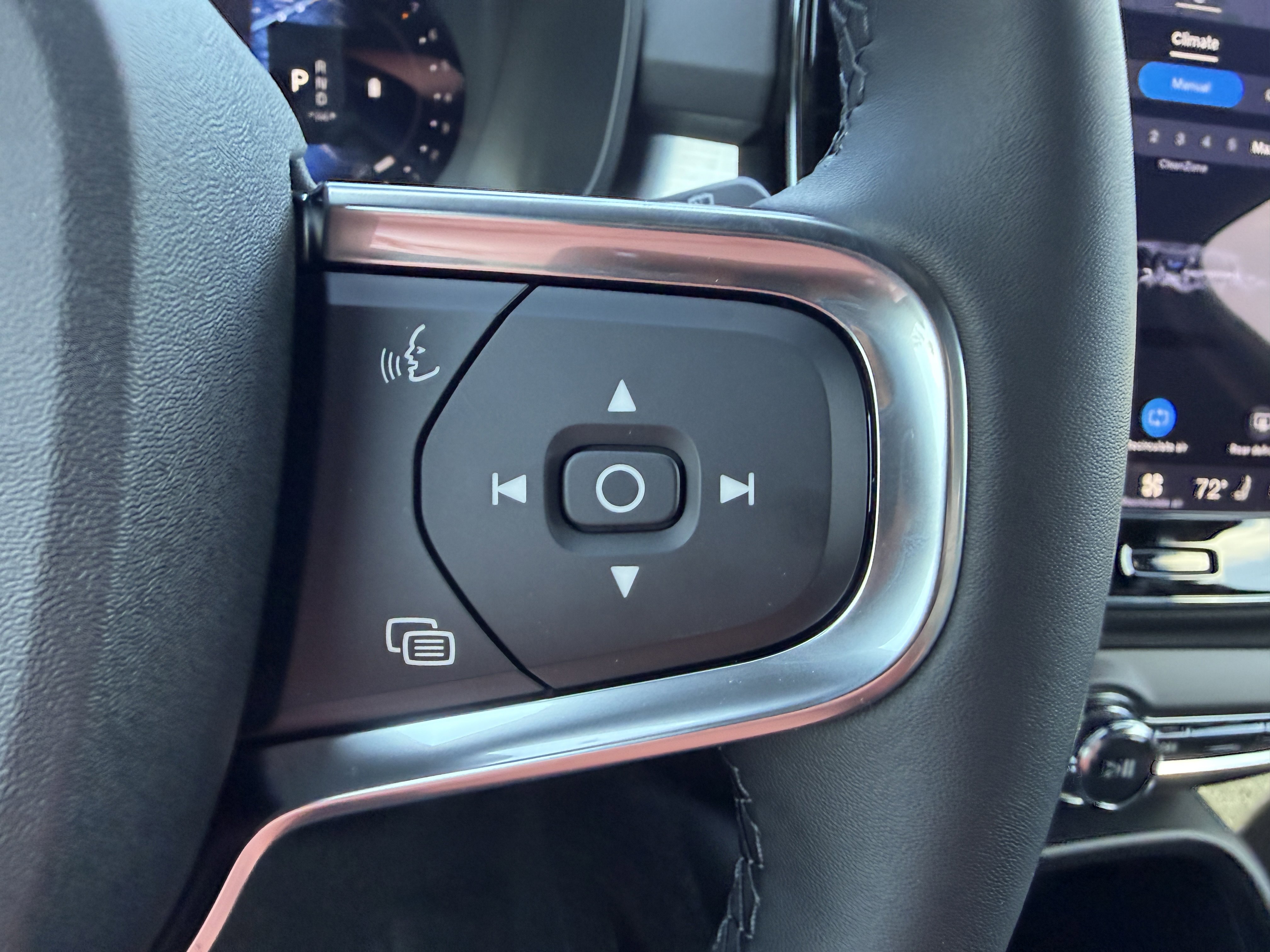 New 2026 Volvo XC40 B5 Core AWD/4WD image 29