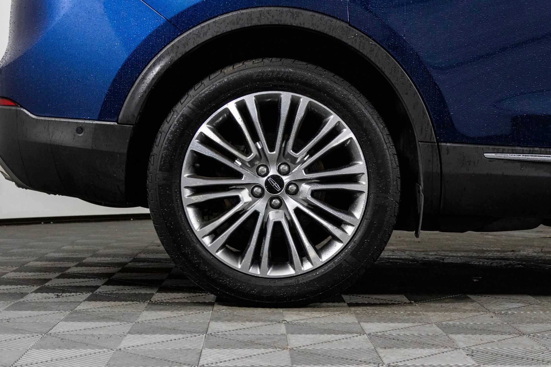 Used 2017 Lincoln MKX Reserve image 43