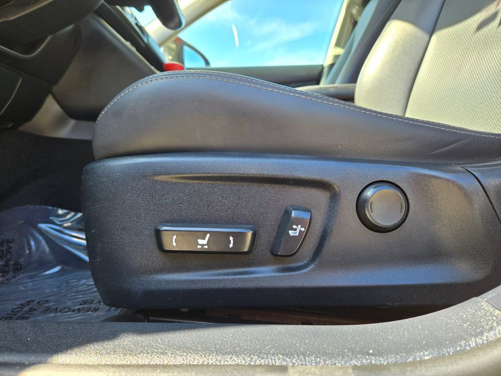 Used 2017 Lexus IS 300 AWD image 17