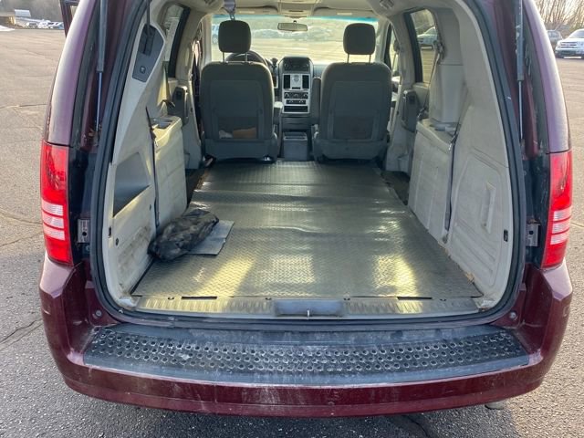 Used 2009 Chrysler Town & Country Touring image 17