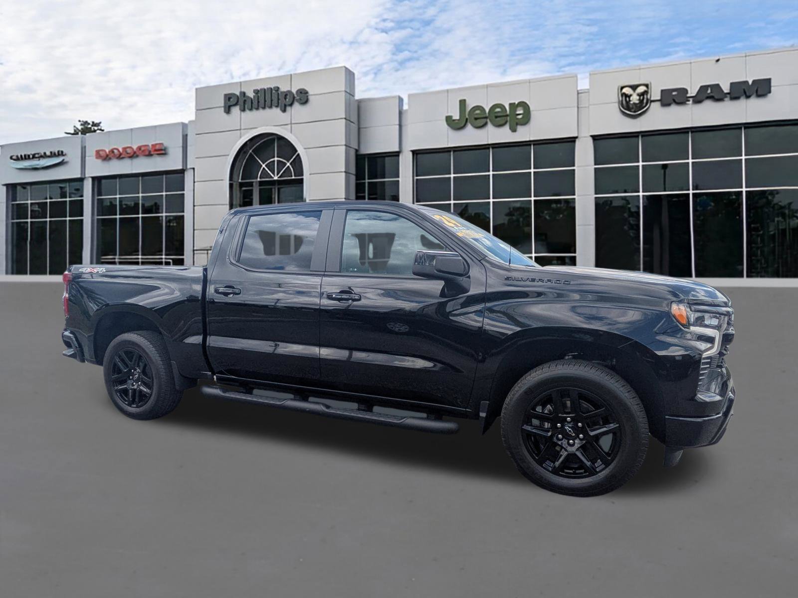 Used 2024 Chevrolet Silverado 1500 RST w/ Rally Edition AWD/4WD image 2