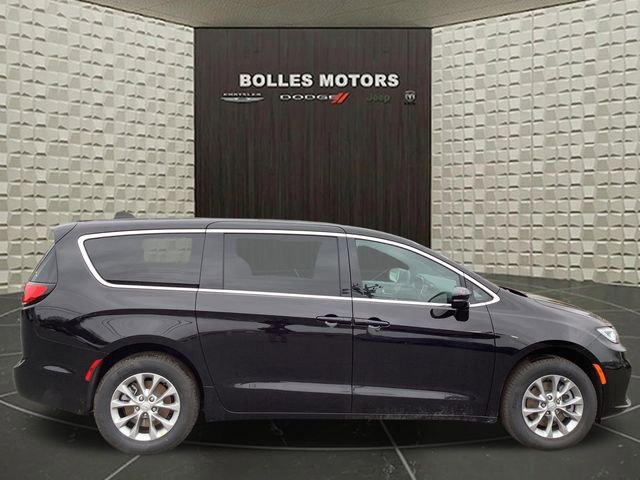 New 2026 Chrysler Pacifica Select