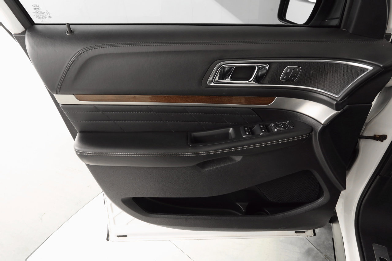 Used 2018 Ford Explorer Platinum image 10