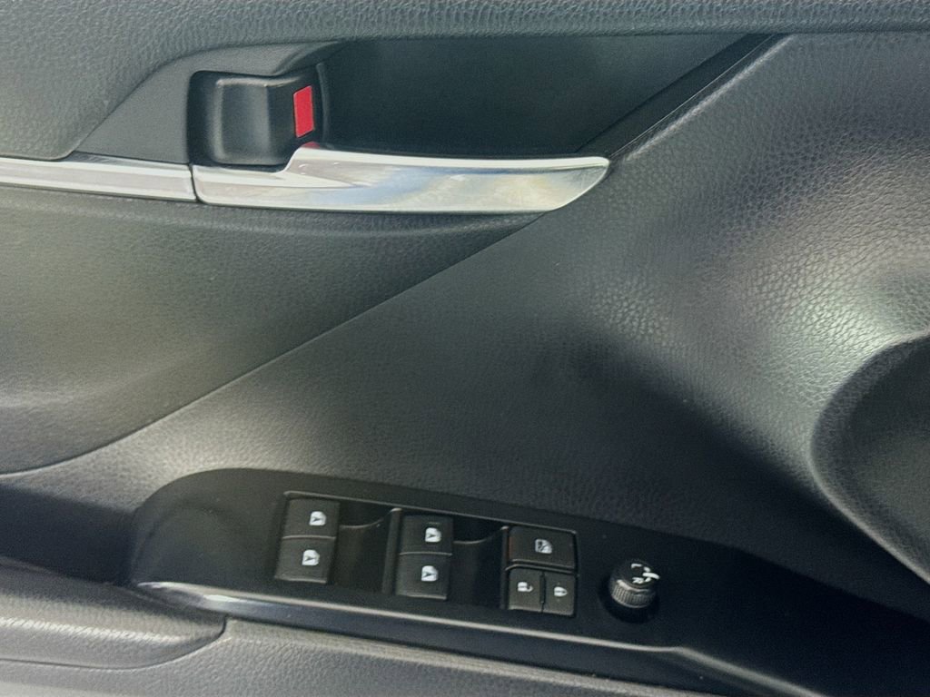 Used 2019 Toyota Camry SE image 21