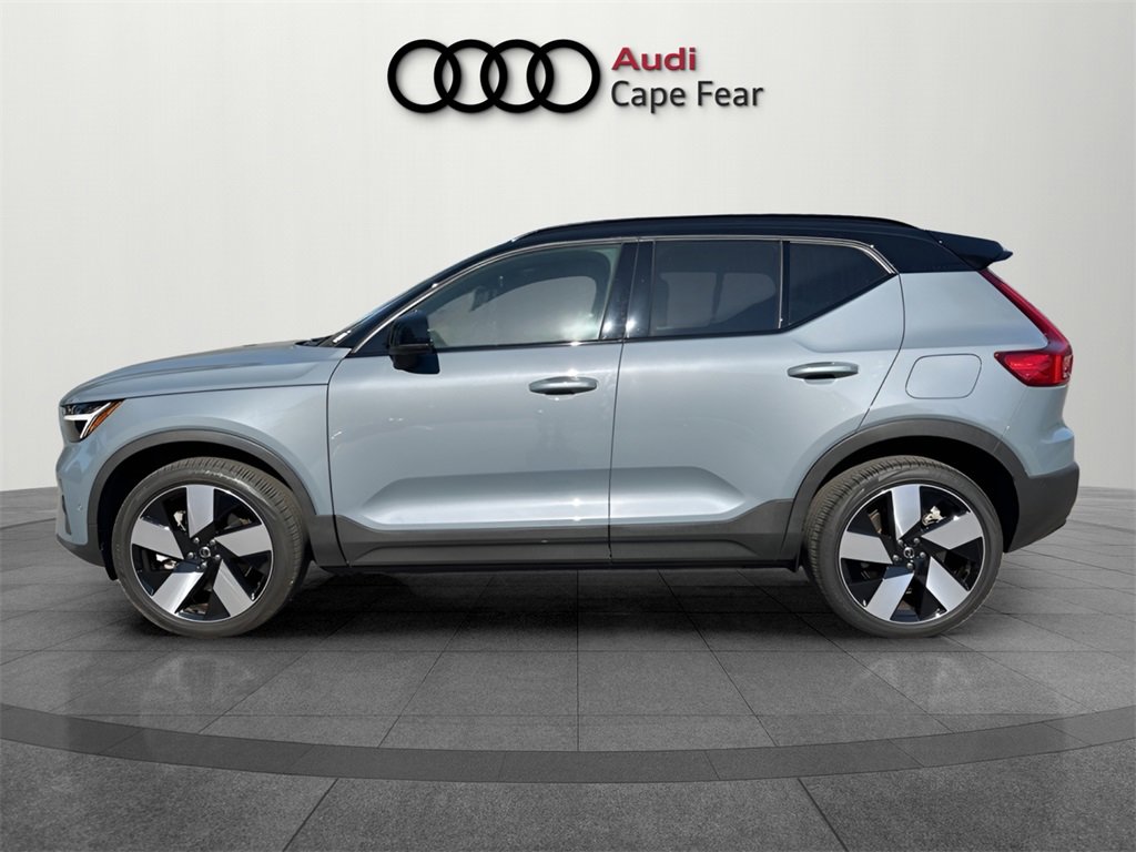 Used 2023 Volvo XC40 Recharge Plus image 4