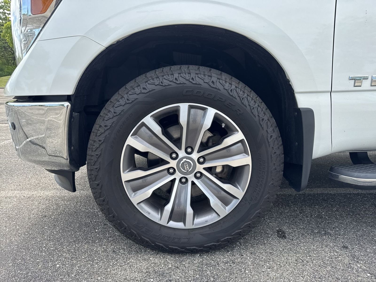 Used 2019 Nissan Titan SL AWD/4WD image 8