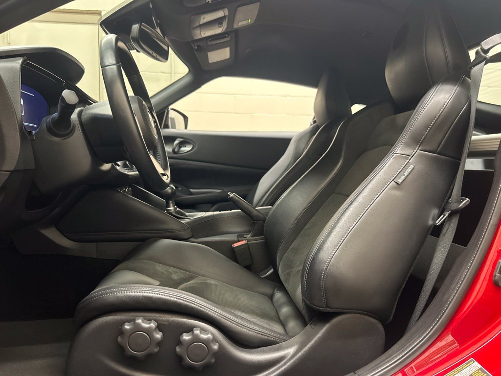 Used 2025 Nissan Z Performance w/ Floor Mat Package RWD image 8