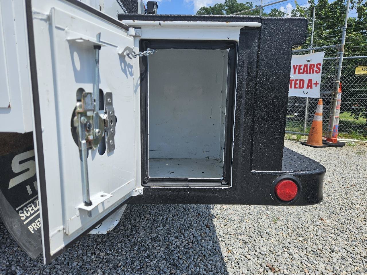 Used 2022 Ford F650 2WD Regular Cab Super Duty image 18