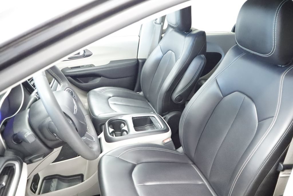 Certified 2023 Chrysler Pacifica Touring-L FWD image 24