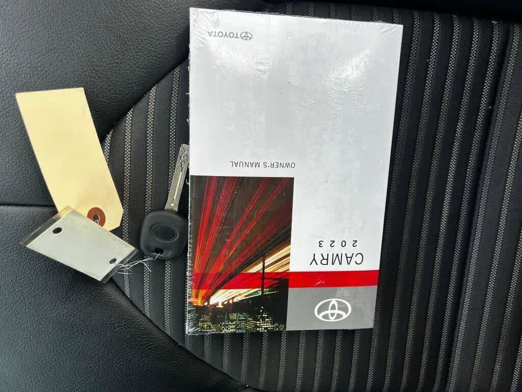 Used 2023 Toyota Camry SE image 3