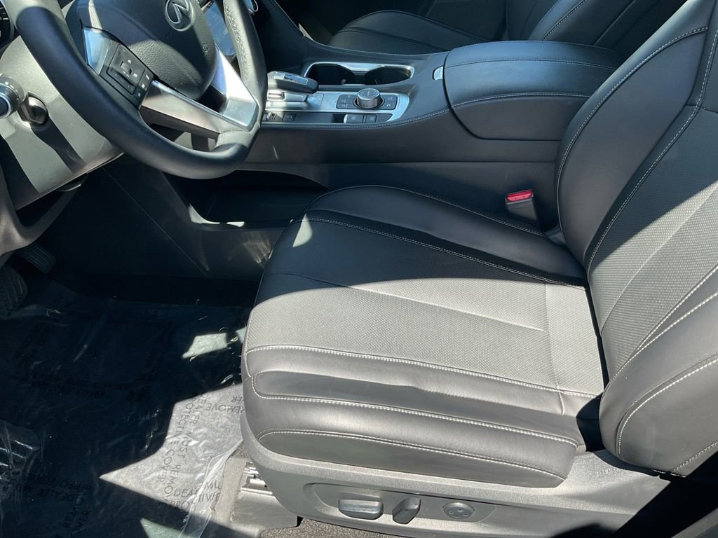 Used 2024 INFINITI QX60 Pure w/ Cargo Package image 12