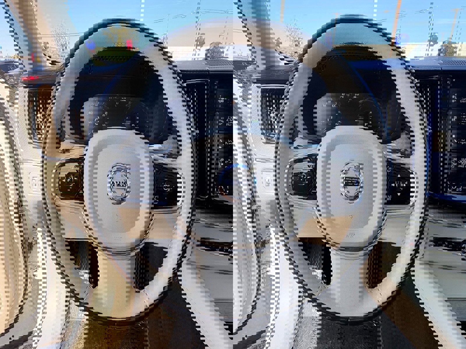 Used 2018 Volvo XC60 T8 Inscription image 20