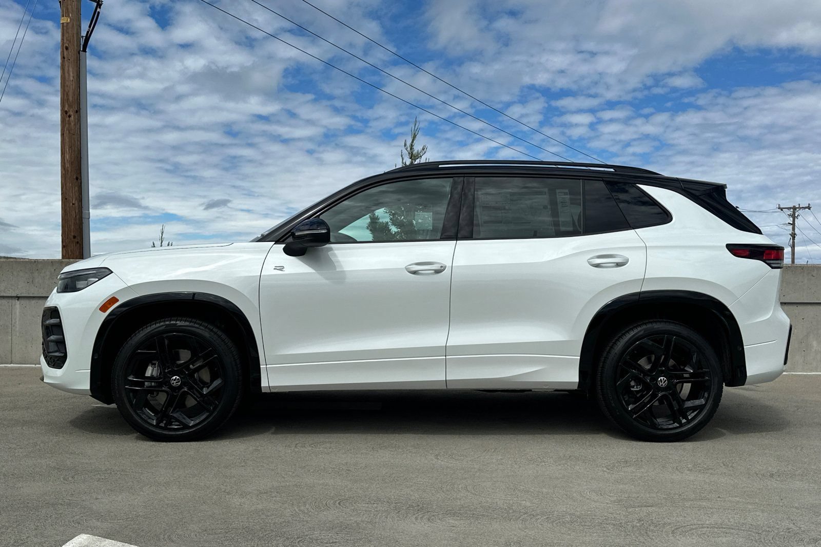New 2026 Volkswagen Tiguan SE R-Line AWD/4WD image 7