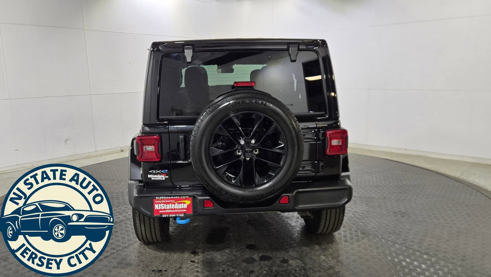 Used 2024 Jeep Wrangler Unlimited Sahara w/ Technology Group image 6