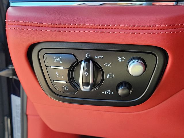 Used 2022 Bentley Bentayga image 34