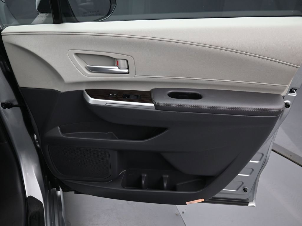 Certified 2024 Toyota Sienna XLE w/ XLE Plus Package image 38