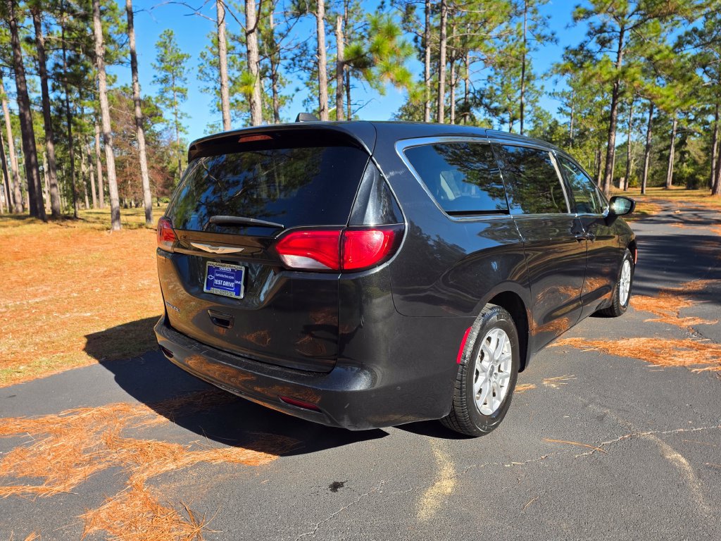 Used 2023 Chrysler Voyager LX FWD image 5