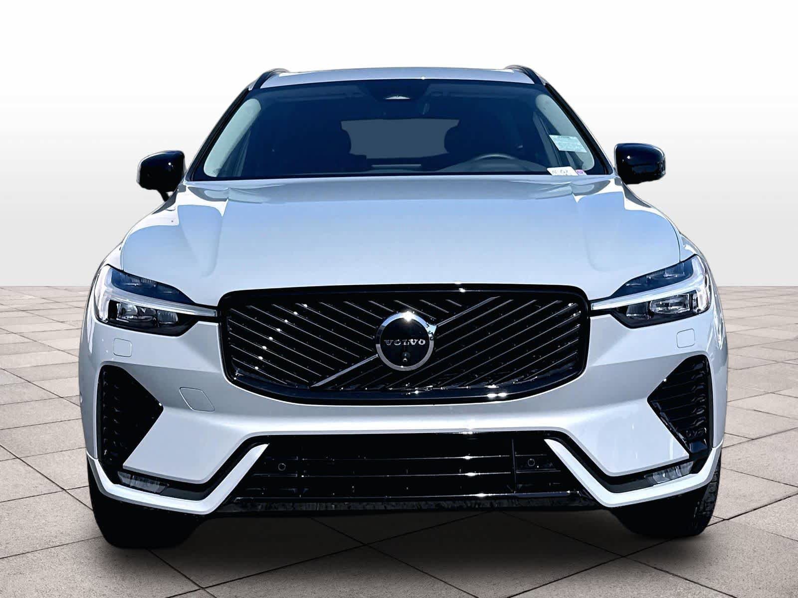 Used 2026 Volvo XC60 B5 Plus w/ Climate Package AWD/4WD image 3