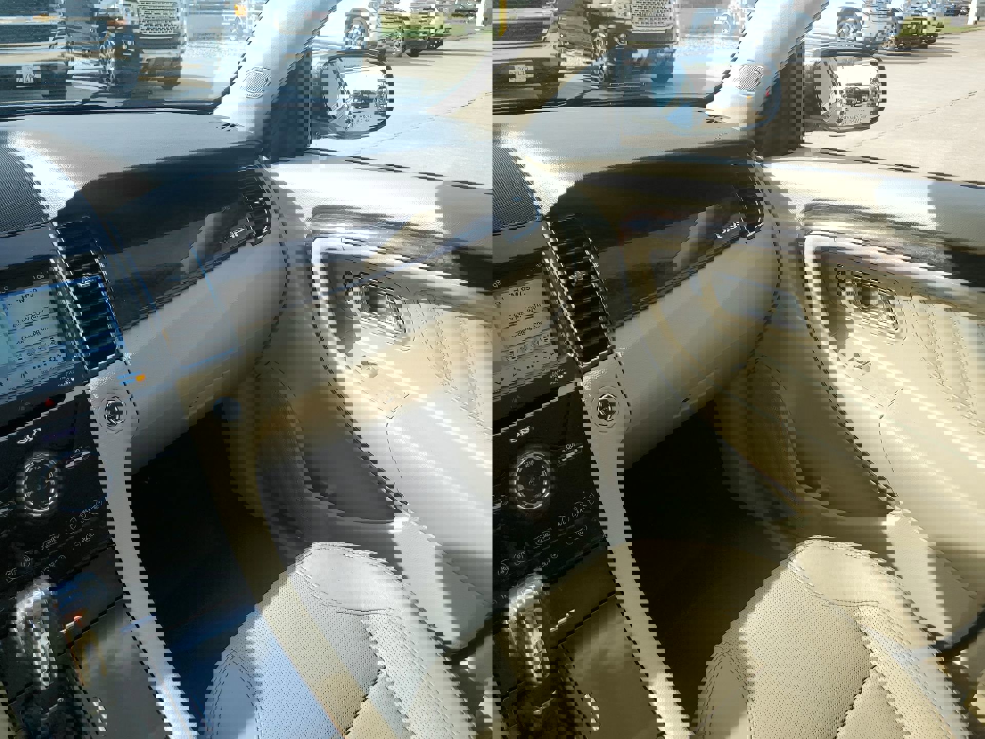 Used 2018 Ford Taurus Limited w/ Driver Assist Package image 11