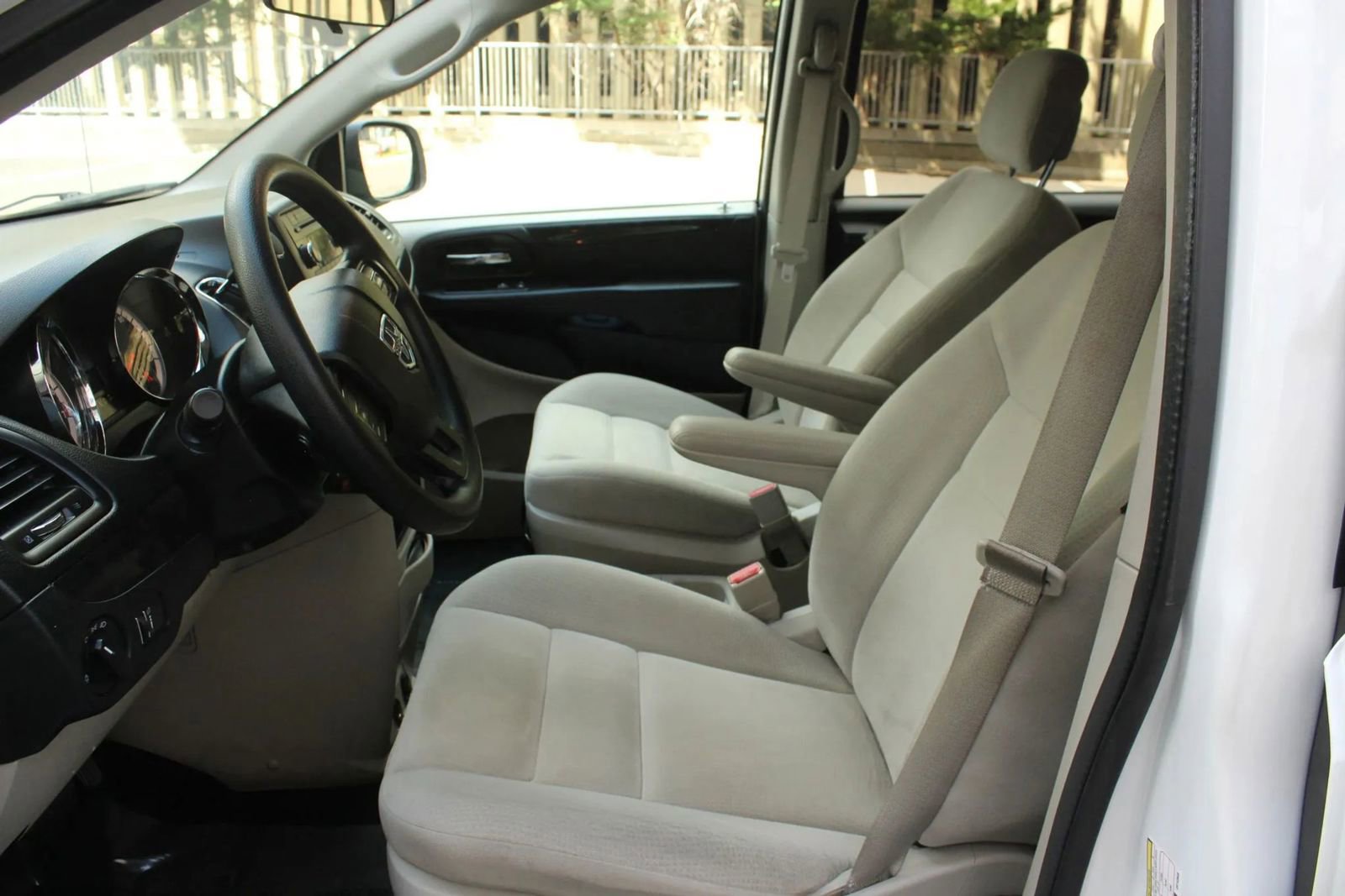 Used 2016 Dodge Grand Caravan SE w/ Quick Order Package 29E SE image 15