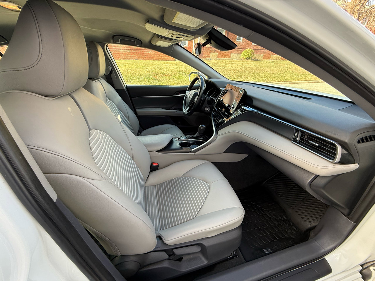Used 2024 Toyota Camry SE image 20