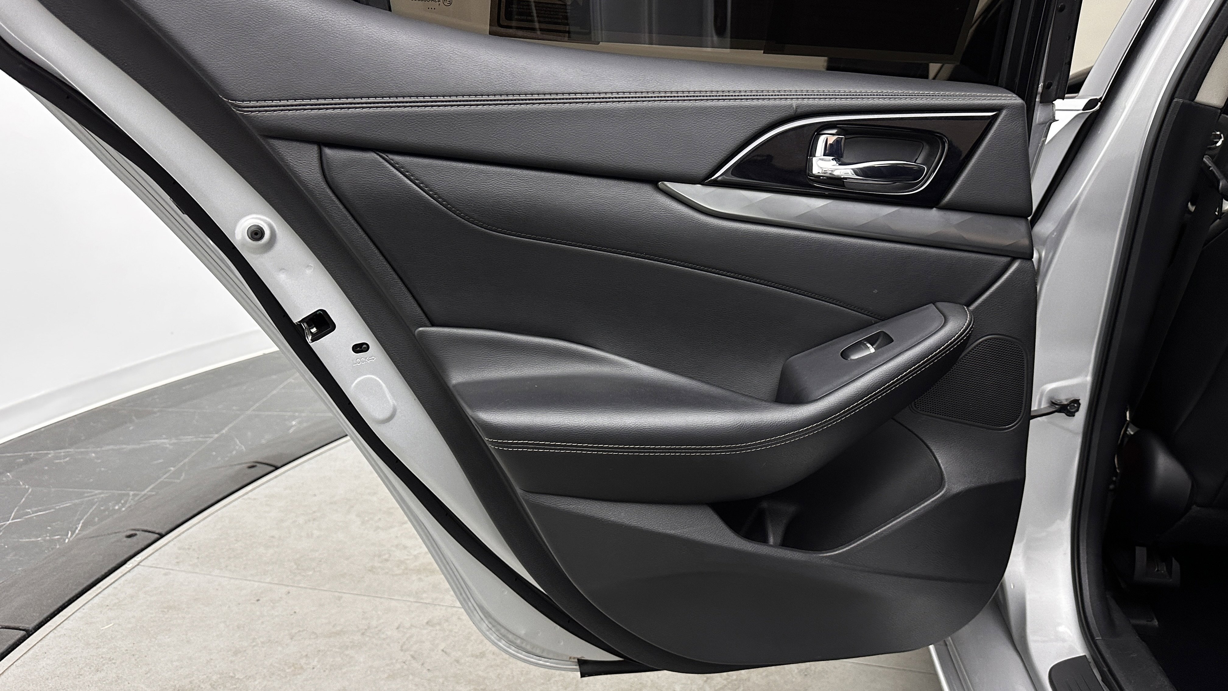 Used 2020 Nissan Maxima 3.5 SV w/ Floor Mat Group FWD image 24