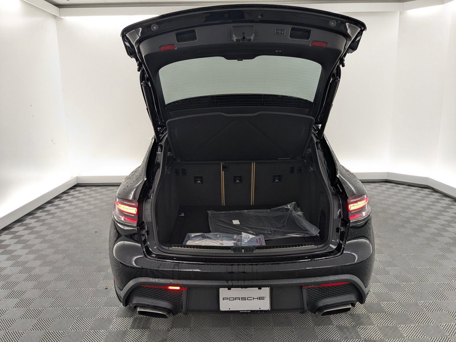 New 2026 Porsche Macan image 11