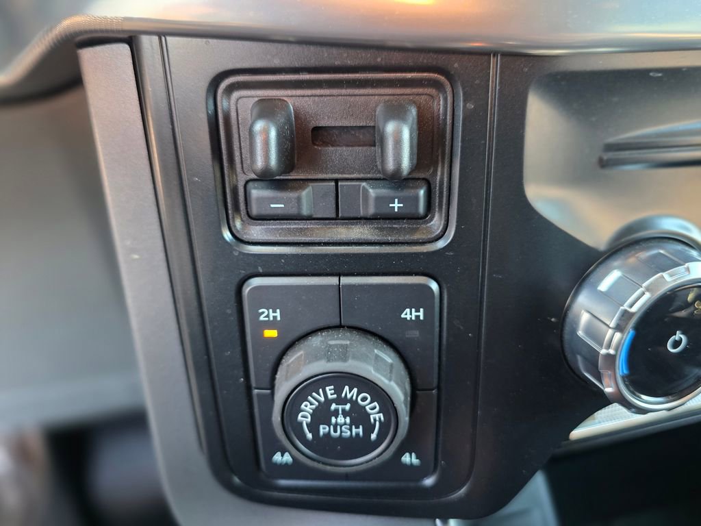 Used 2025 Ford F150 Lariat w/ Equipment Group 501A Mid image 32