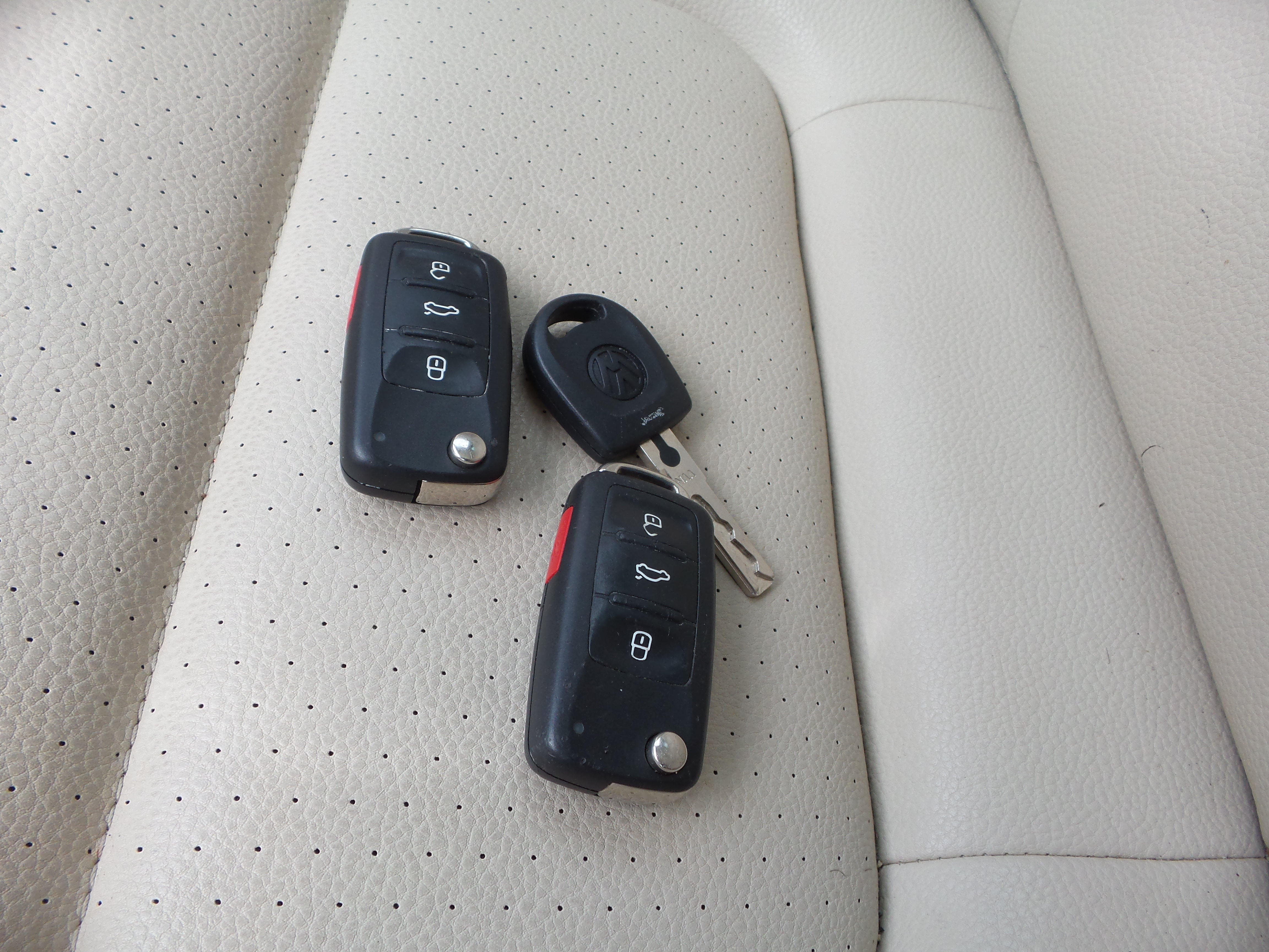 Used 2015 Volkswagen Tiguan SEL FWD image 12