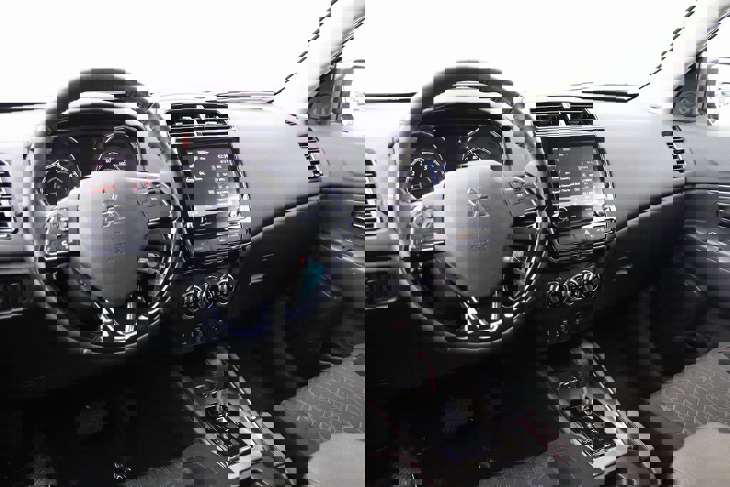 Used 2025 Mitsubishi Outlander Sport LE image 4